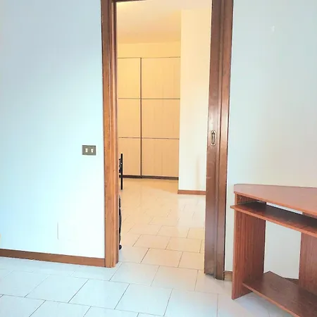 - Gorla Red Line Apartment *