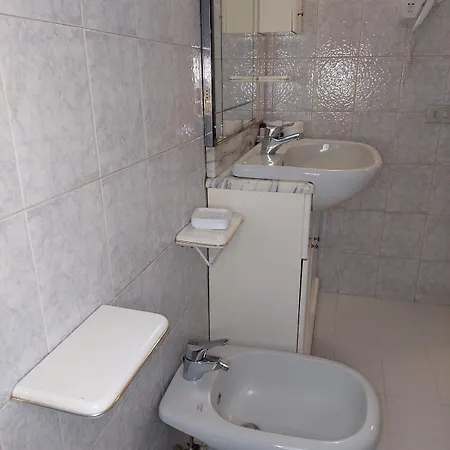 - Gorla Red Line Apartment *