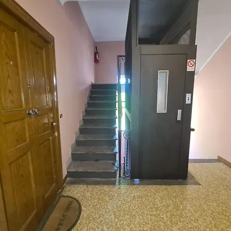 - Gorla Red Line Apartment