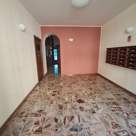 Apartment - Gorla Red Line *
